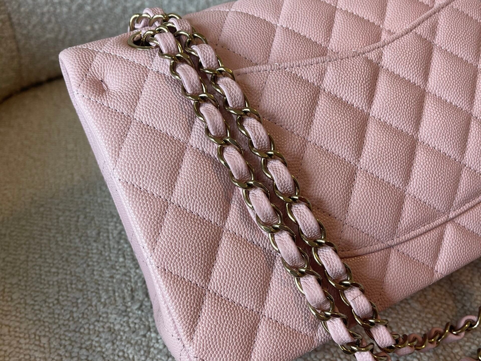 CHANEL Handbag 22B Rose Claire/ light pink Caviar Quilted Classic Double Flap Medium Light Gold Hardware -Knockoff
