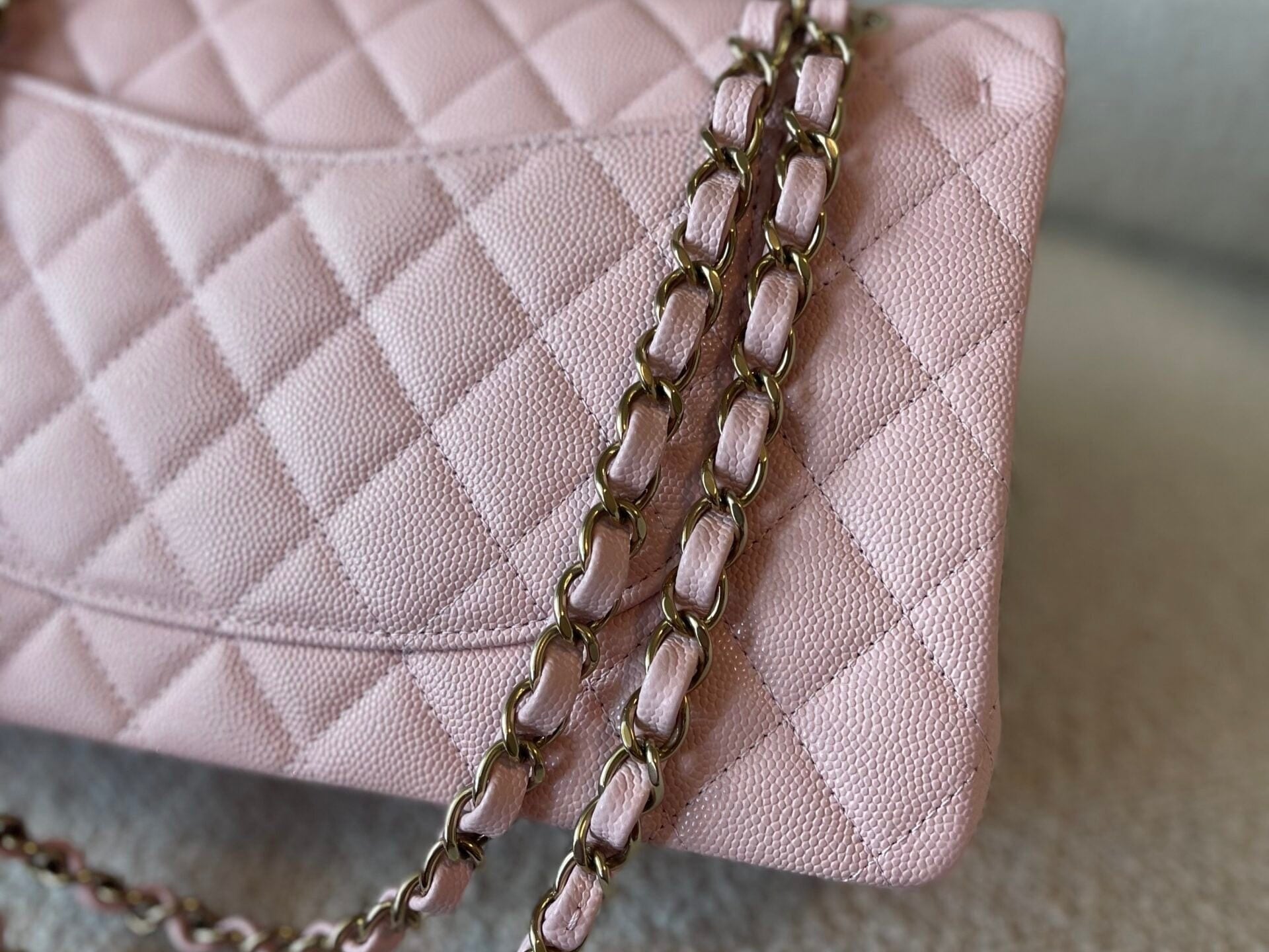 CHANEL Handbag 22B Rose Claire/ light pink Caviar Quilted Classic Double Flap Medium Light Gold Hardware -Knockoff
