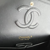 CHANEL Handbag 22C B&W Lambskin Quilted Classic Flap Medium LGHW -Knockoff
