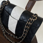 CHANEL Handbag 22C B&W Lambskin Quilted Classic Flap Medium LGHW -Knockoff
