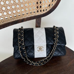 CHANEL Handbag 22C B&W Lambskin Quilted Classic Flap Medium LGHW -Knockoff
