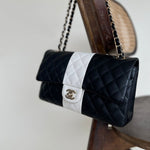 CHANEL Handbag 22C B&W Lambskin Quilted Classic Flap Medium LGHW -Knockoff
