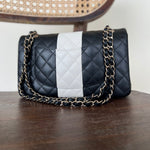 CHANEL Handbag 22C B&W Lambskin Quilted Classic Flap Medium LGHW -Knockoff
