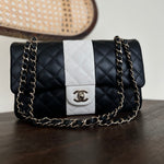 CHANEL Handbag 22C B&W Lambskin Quilted Classic Flap Medium LGHW -Knockoff
