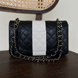 CHANEL Handbag 22C B&W Lambskin Quilted Classic Flap Medium LGHW -Knockoff
