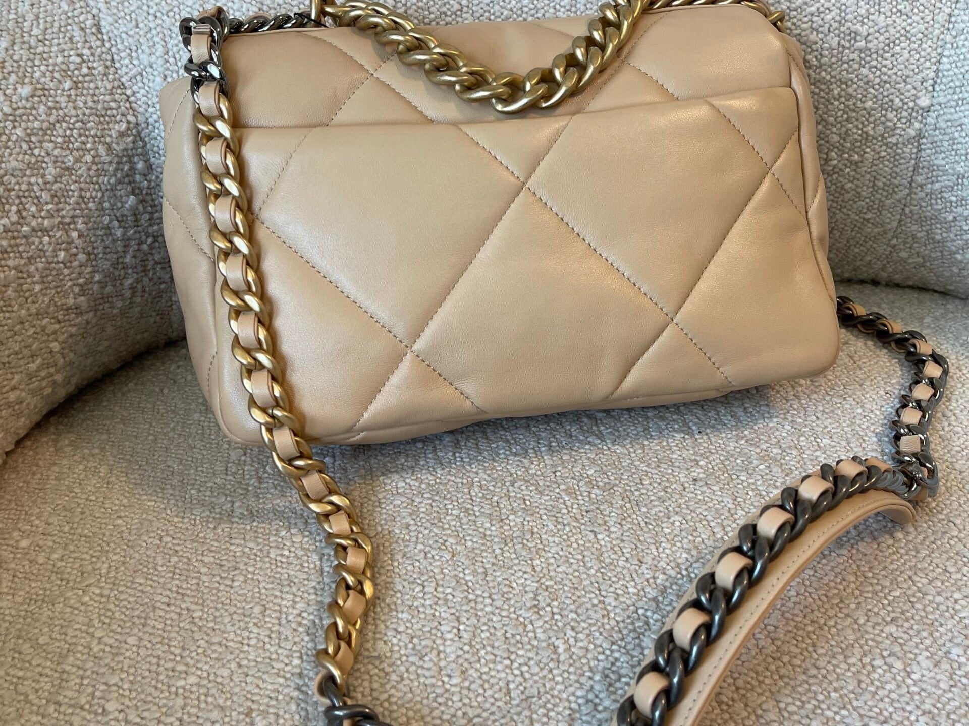 CHANEL Handbag 22C Beige Clair 19 Flap Small MHW -Knockoff
