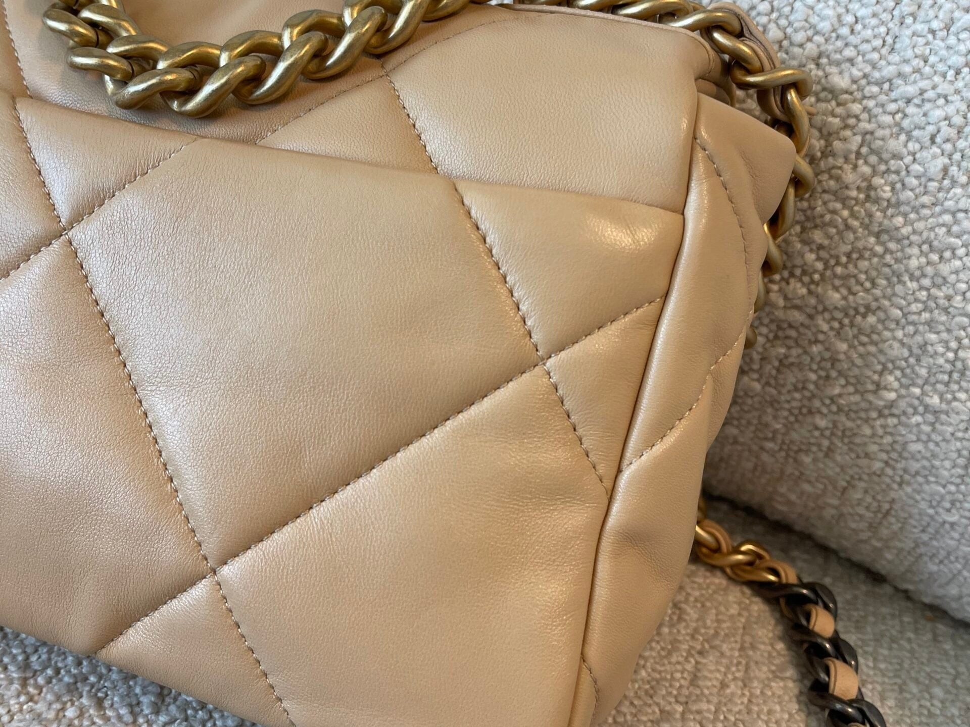 CHANEL Handbag 22C Beige Clair 19 Flap Small MHW -Knockoff
