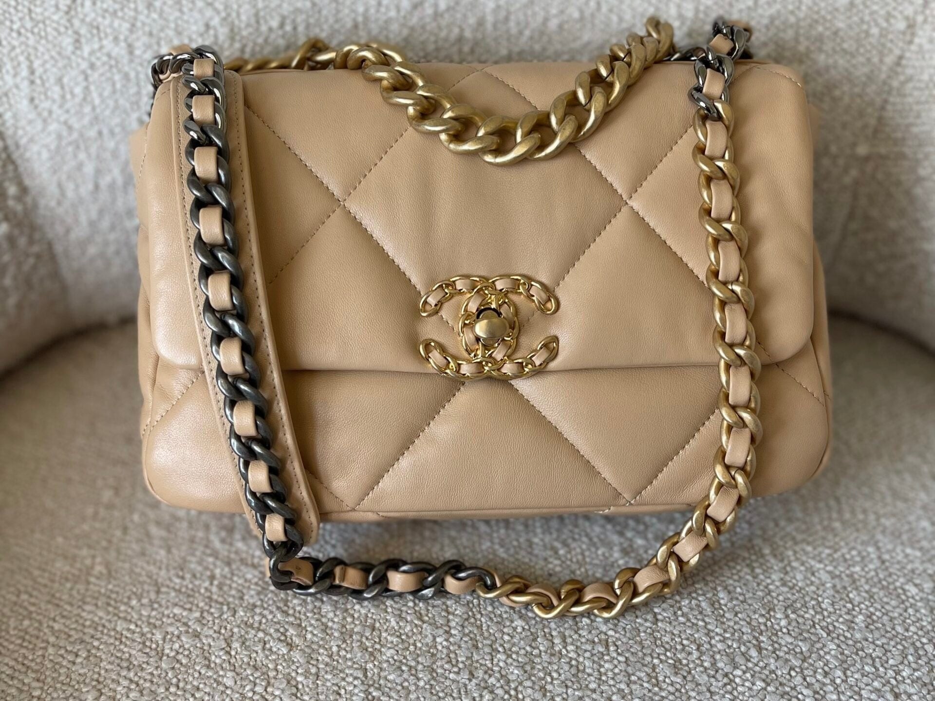 CHANEL Handbag 22C Beige Clair 19 Flap Small MHW -Knockoff
