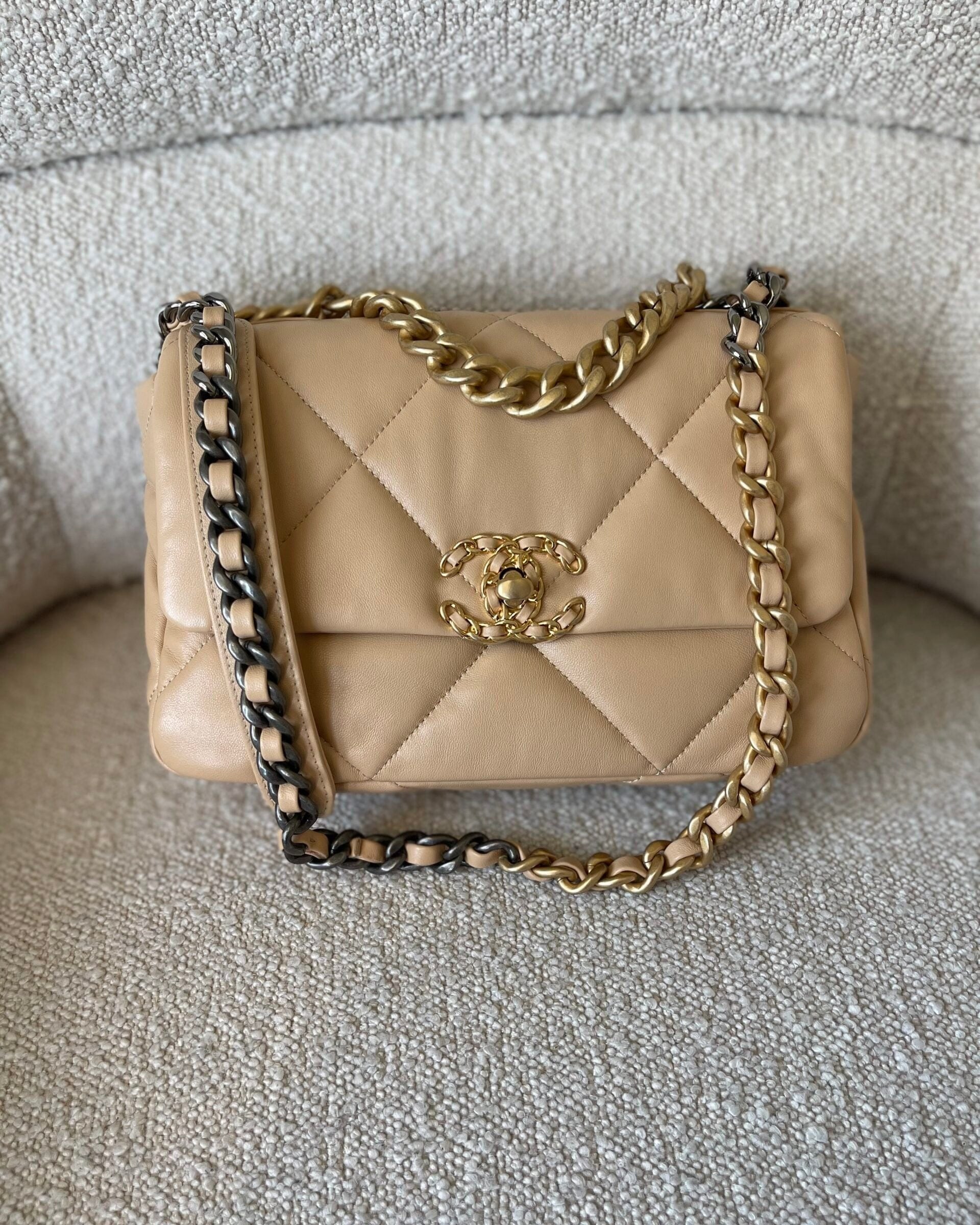 CHANEL Handbag 22C Beige Clair 19 Flap Small MHW -Knockoff
