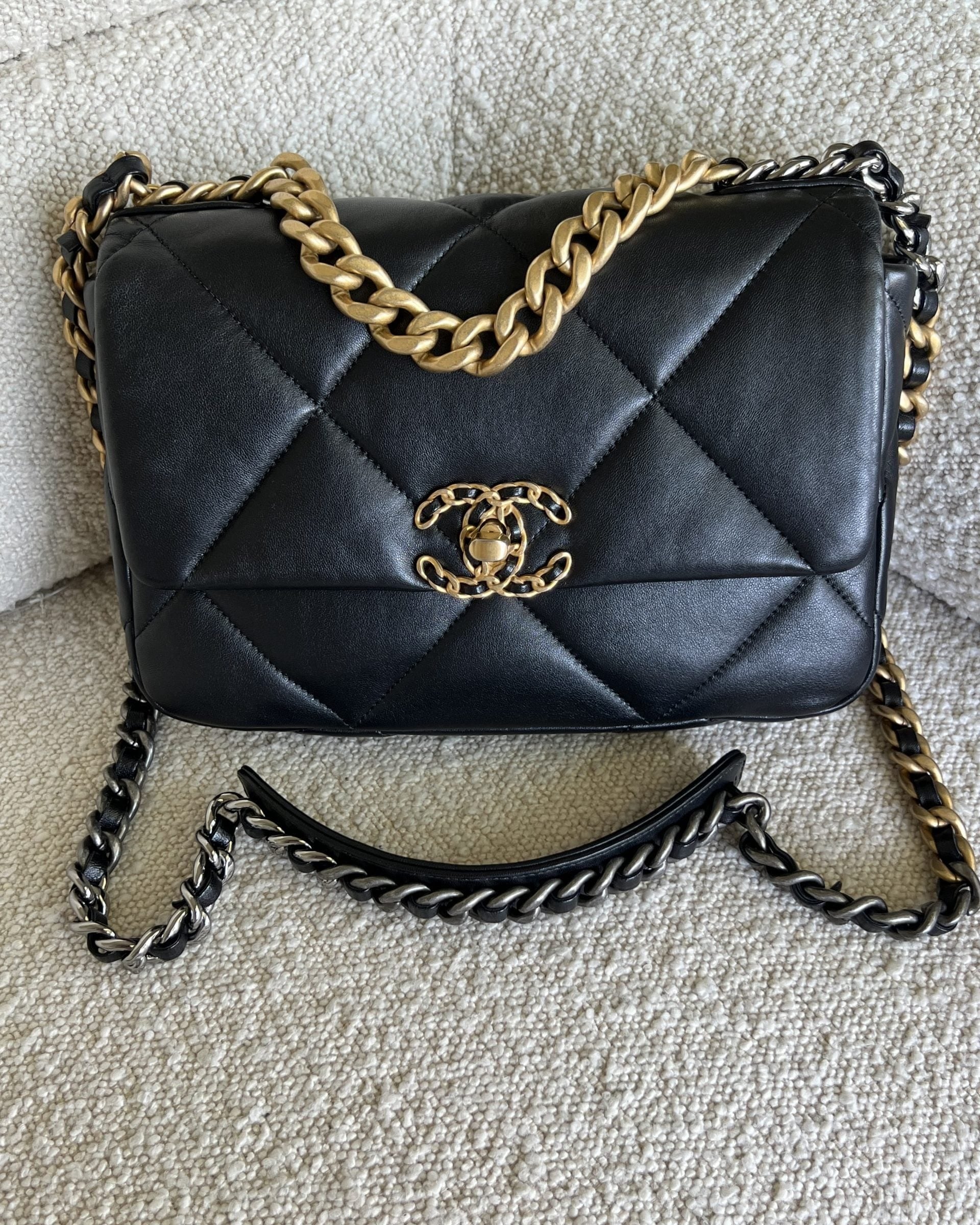 CHANEL Handbag 22C Black Lambskin Quilted 19 Flap Small MHW -Knockoff
