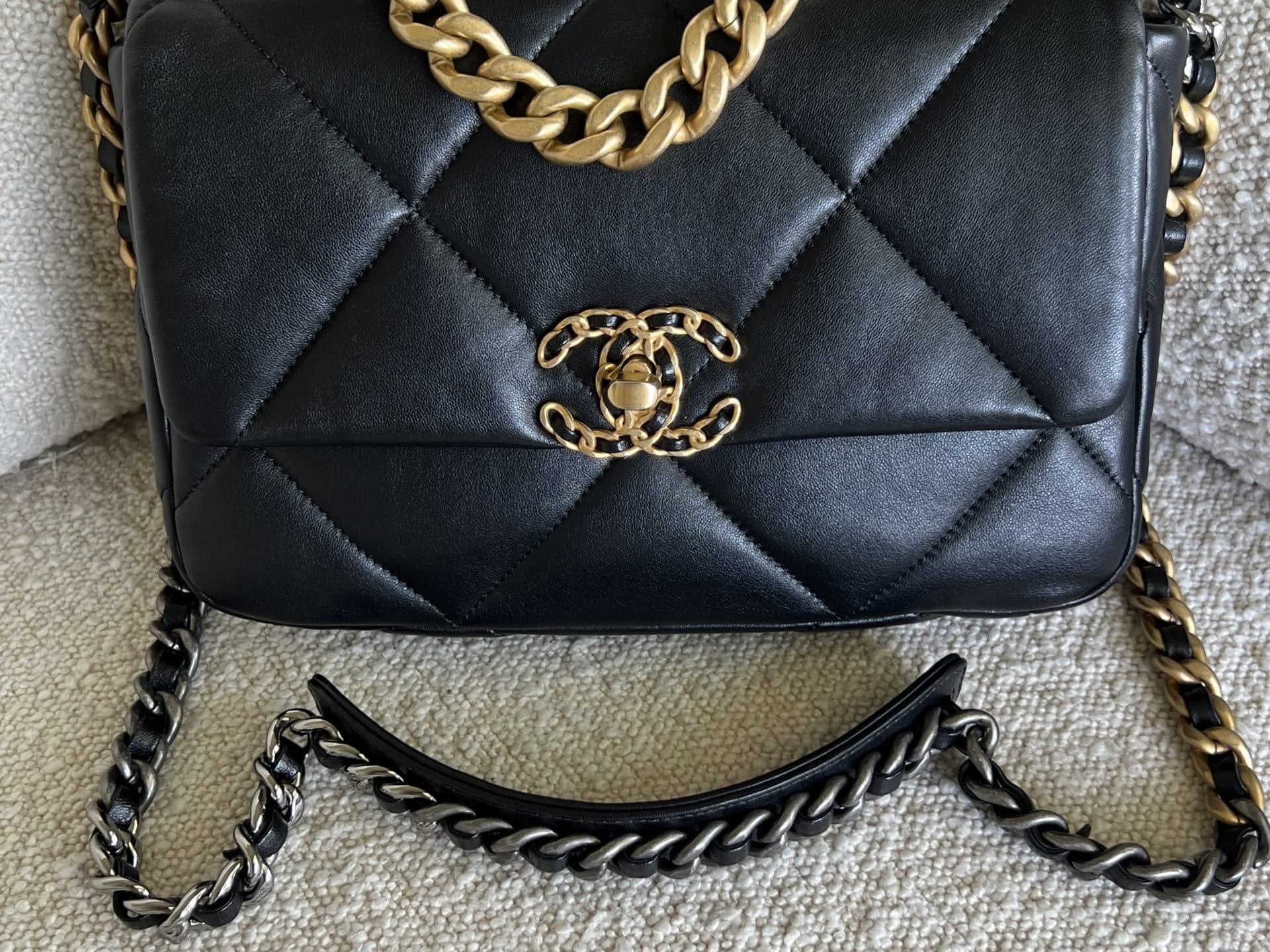 CHANEL Handbag 22C Black Lambskin Quilted 19 Flap Small MHW -Knockoff
