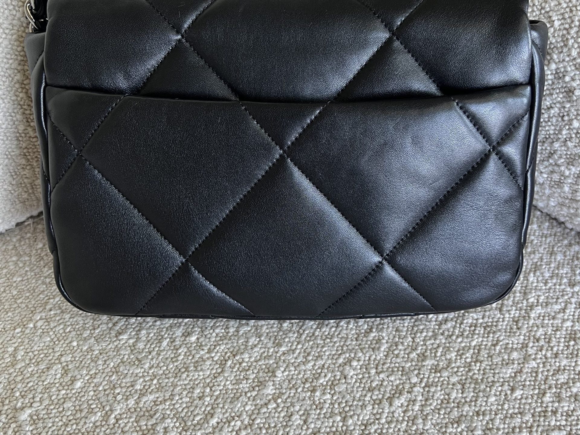 CHANEL Handbag 22C Black Lambskin Quilted 19 Flap Small MHW -Knockoff
