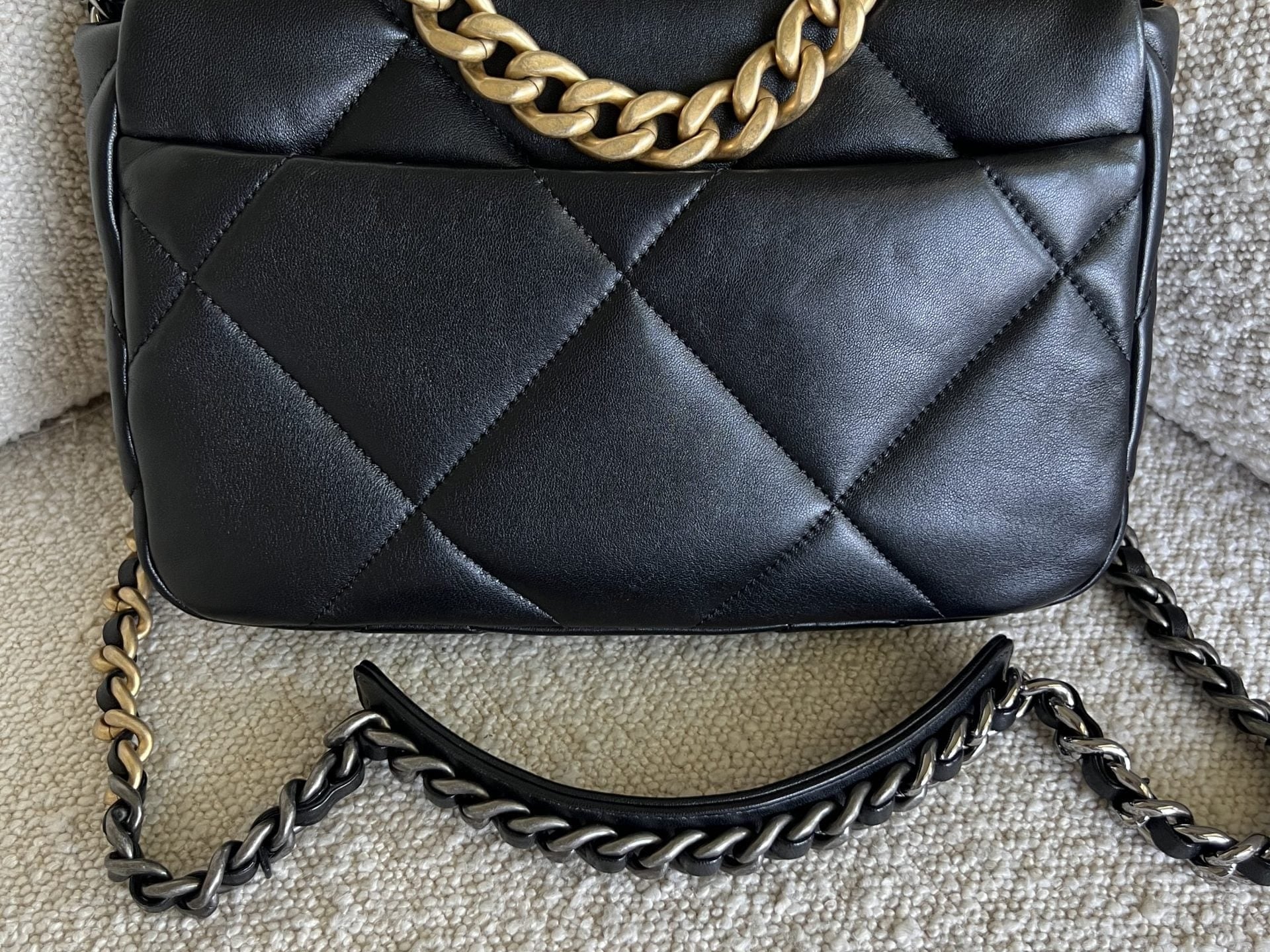 CHANEL Handbag 22C Black Lambskin Quilted 19 Flap Small MHW -Knockoff
