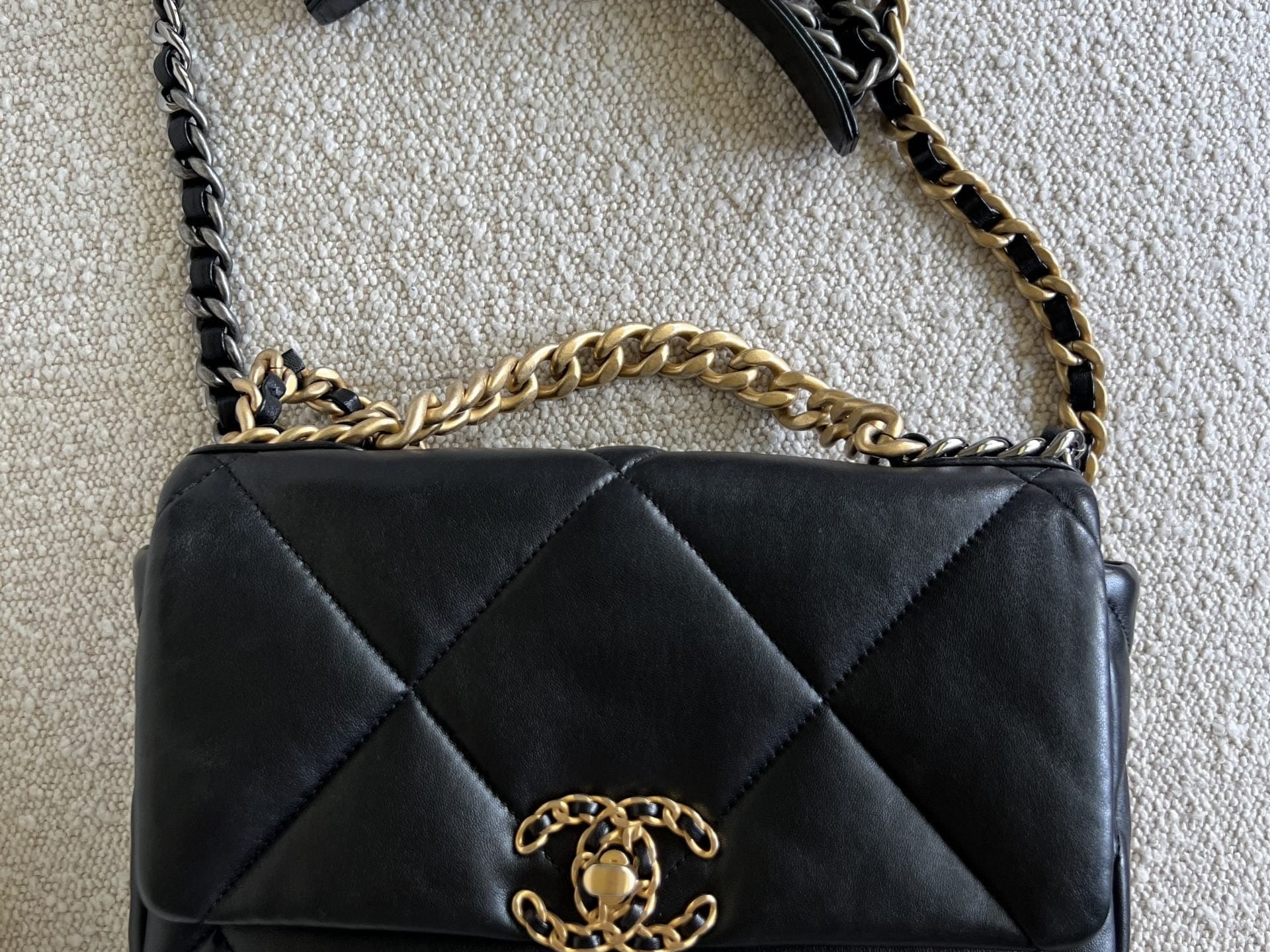 CHANEL Handbag 22C Black Lambskin Quilted 19 Flap Small MHW -Knockoff
