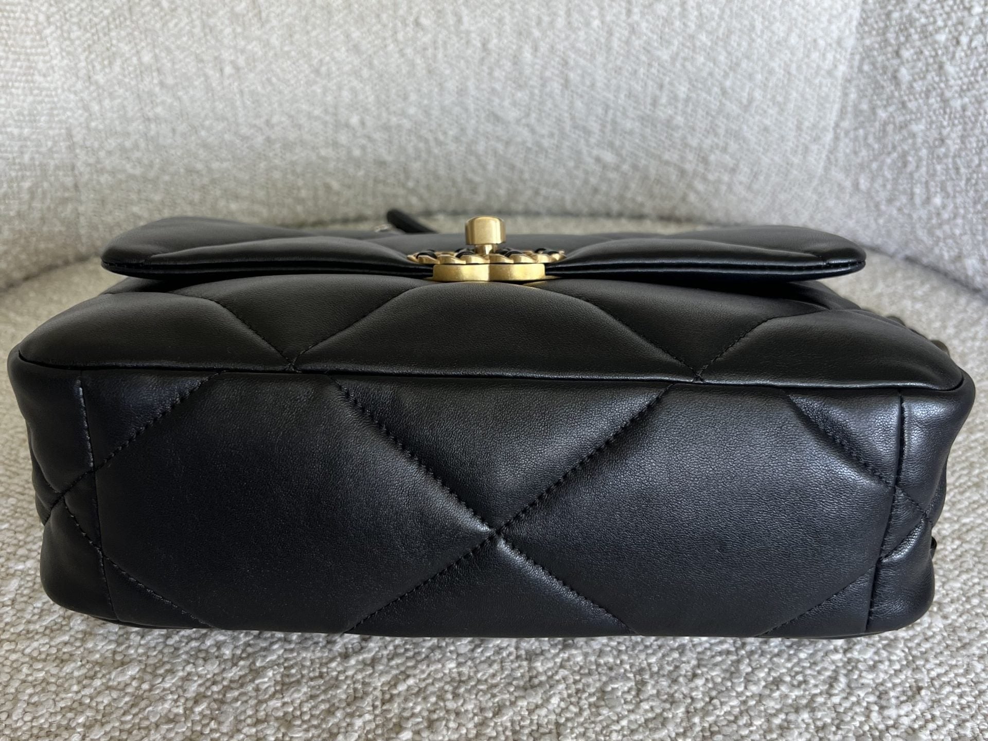 CHANEL Handbag 22C Black Lambskin Quilted 19 Flap Small MHW -Knockoff
