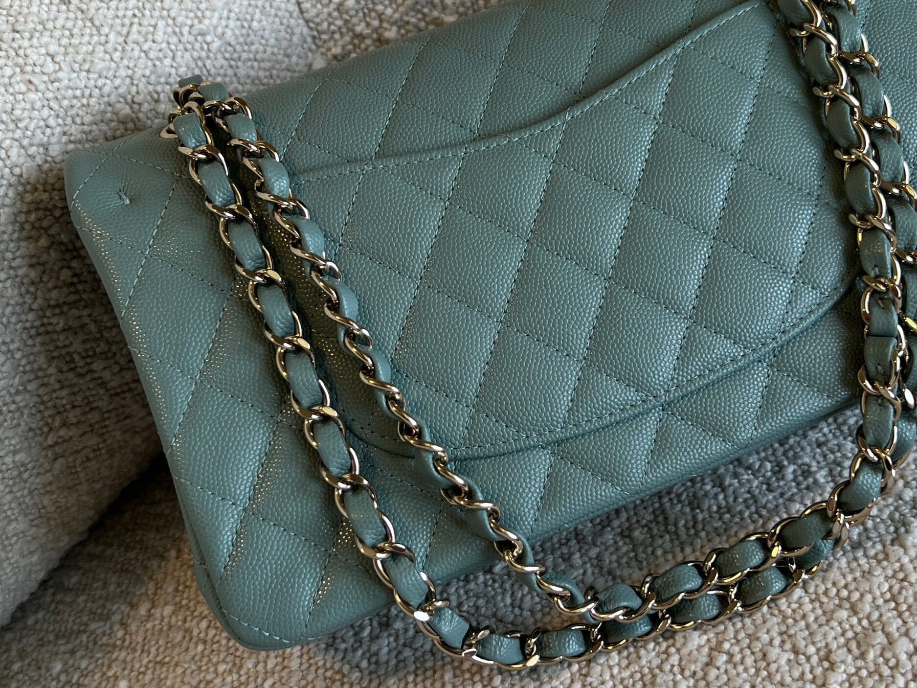 CHANEL Handbag 22C Dark Green Caviar Classic Flap Quilted Medium LGHW -Knockoff
