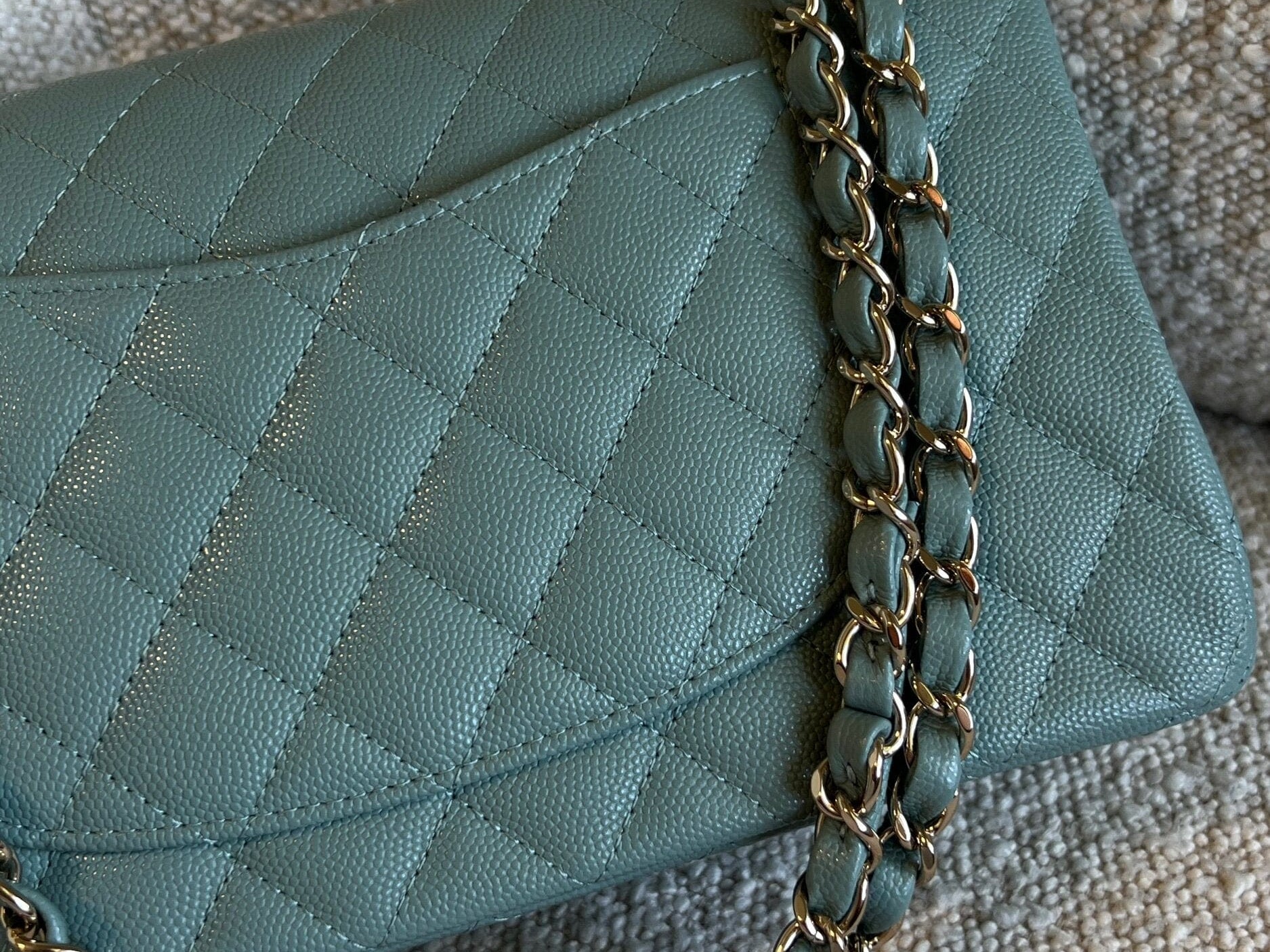 CHANEL Handbag 22C Dark Green Caviar Classic Flap Quilted Medium LGHW -Knockoff
