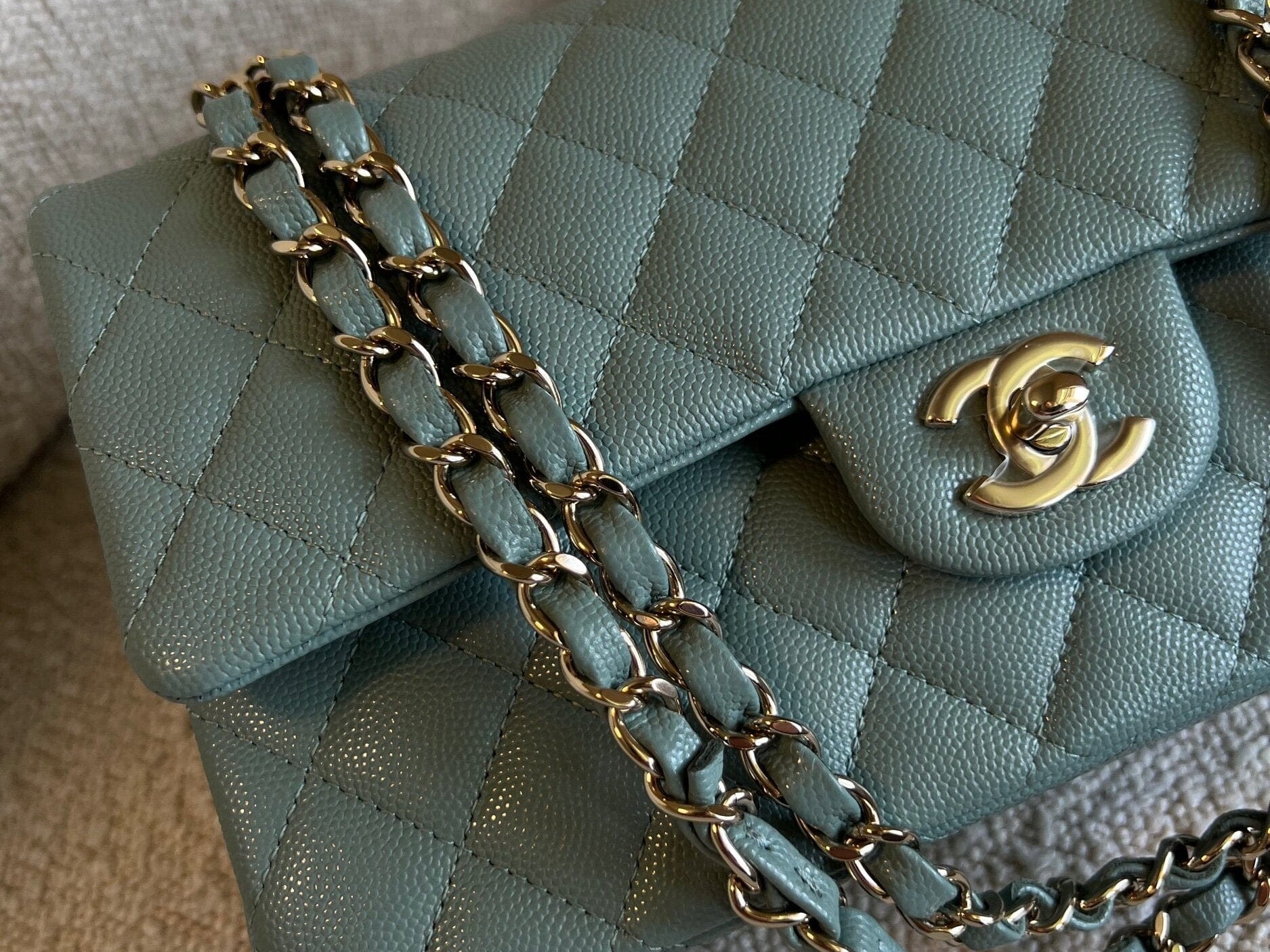 CHANEL Handbag 22C Dark Green Caviar Classic Flap Quilted Medium LGHW -Knockoff
