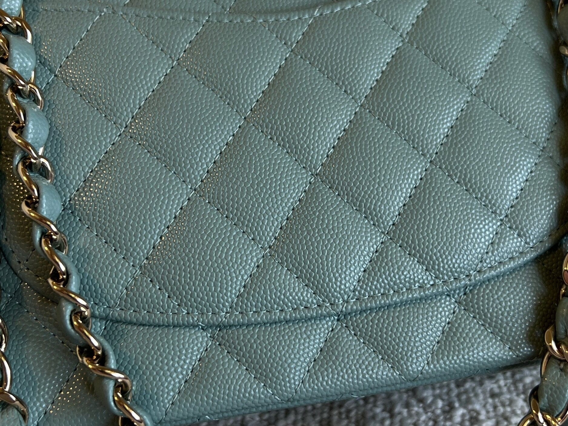 CHANEL Handbag 22C Dark Green Caviar Classic Flap Quilted Medium LGHW -Knockoff
