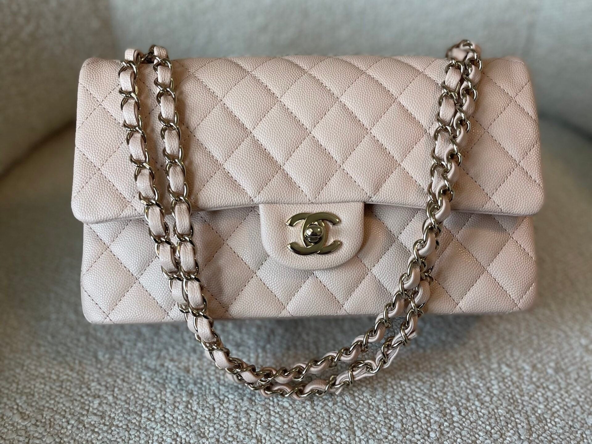 CHANEL Handbag 22C Light Beige Caviar Quilted Classic Flap Medium LGHW -Knockoff
