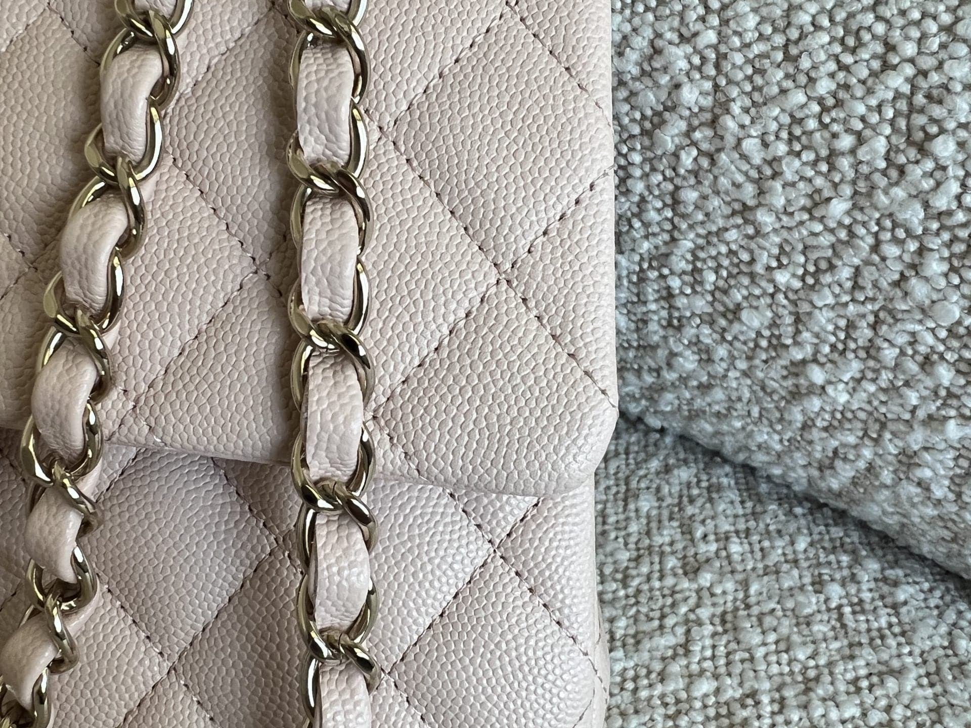 CHANEL Handbag 22C Light Beige Caviar Quilted Classic Flap Medium LGHW -Knockoff
