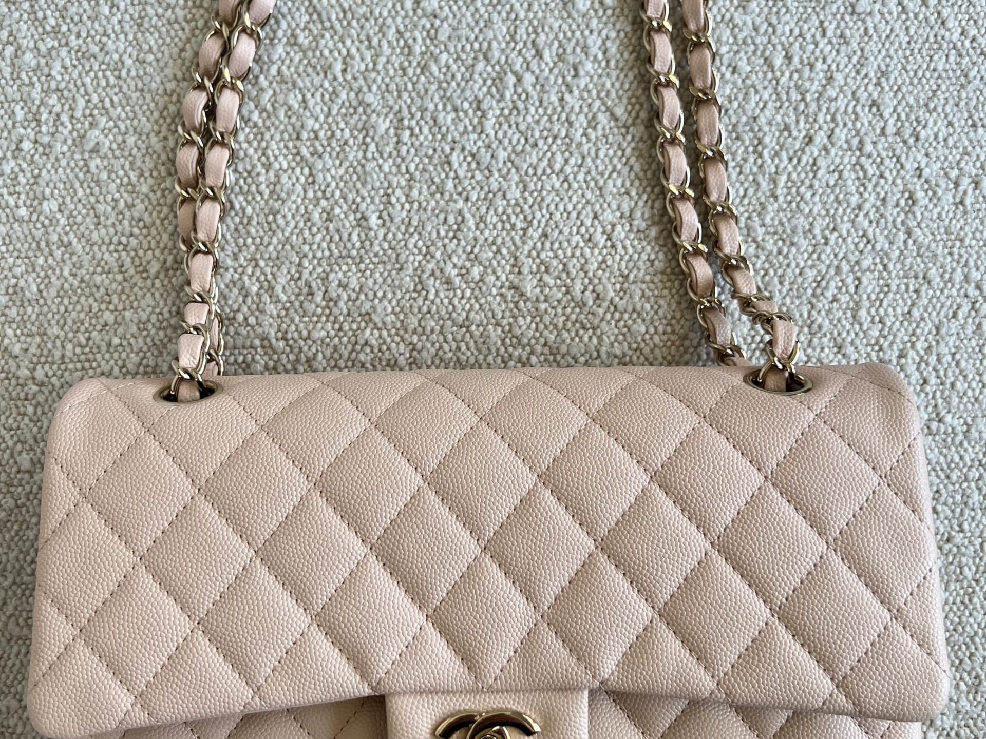 CHANEL Handbag 22C Light Beige Caviar Quilted Classic Flap Medium LGHW -Knockoff
