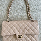 CHANEL Handbag 22C Light Beige Caviar Quilted Classic Flap Medium LGHW -Knockoff
