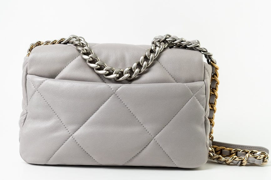 CHANEL Handbag 22C Light Grey Lambskin Quilted 19 Flap Small -Knockoff
