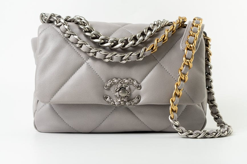 CHANEL Handbag 22C Light Grey Lambskin Quilted 19 Flap Small -Knockoff
