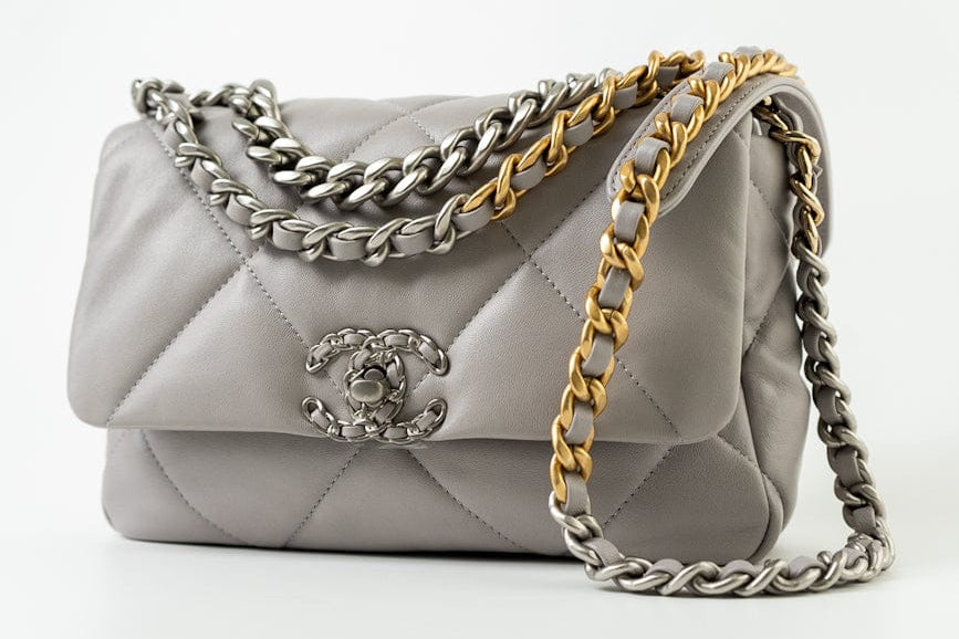 CHANEL Handbag 22C Light Grey Lambskin Quilted 19 Flap Small -Knockoff
