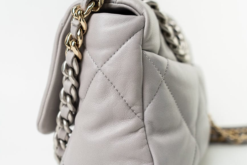 CHANEL Handbag 22C Light Grey Lambskin Quilted 19 Flap Small -Knockoff
