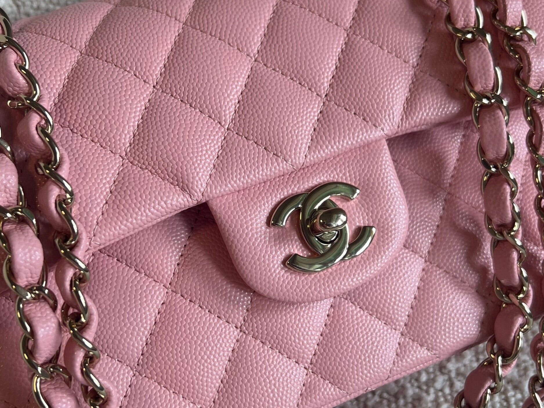 CHANEL Handbag 22C Sakura Pink Caviar Quilted Classic Flap Small LGHW -Knockoff
