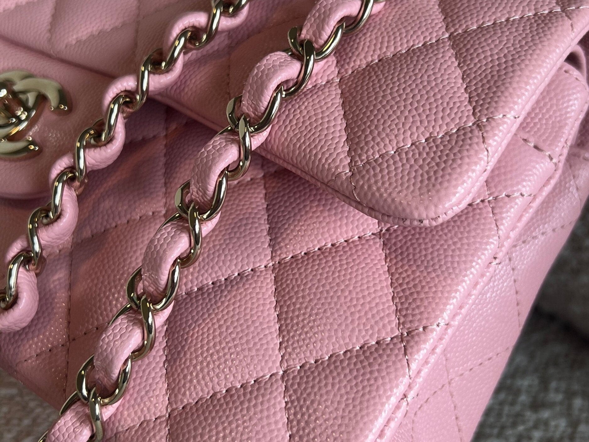 CHANEL Handbag 22C Sakura Pink Caviar Quilted Classic Flap Small LGHW -Knockoff
