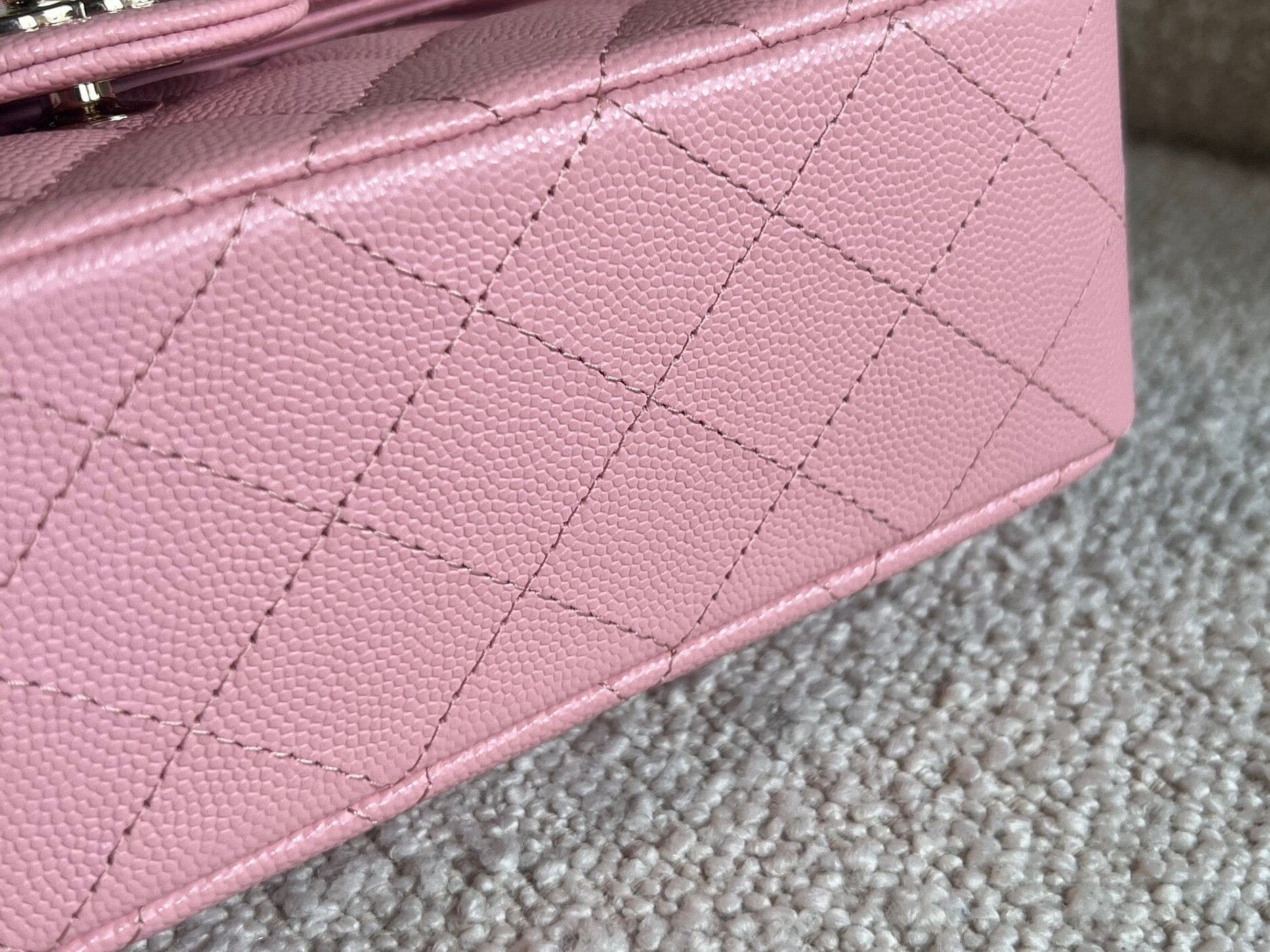 CHANEL Handbag 22C Sakura Pink Caviar Quilted Classic Flap Small LGHW -Knockoff
