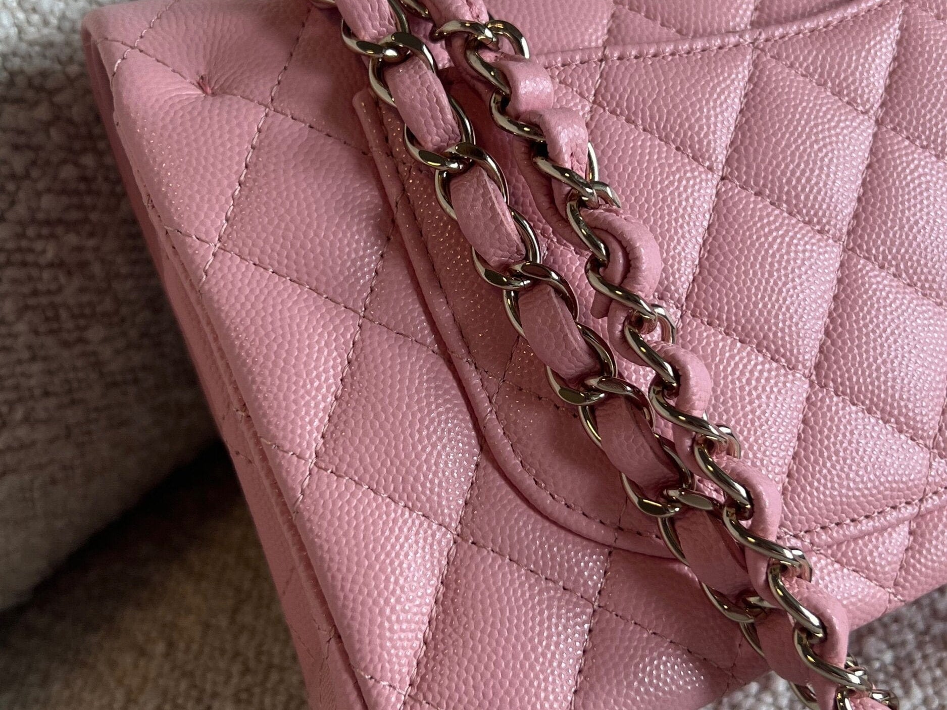 CHANEL Handbag 22C Sakura Pink Caviar Quilted Classic Flap Small LGHW -Knockoff
