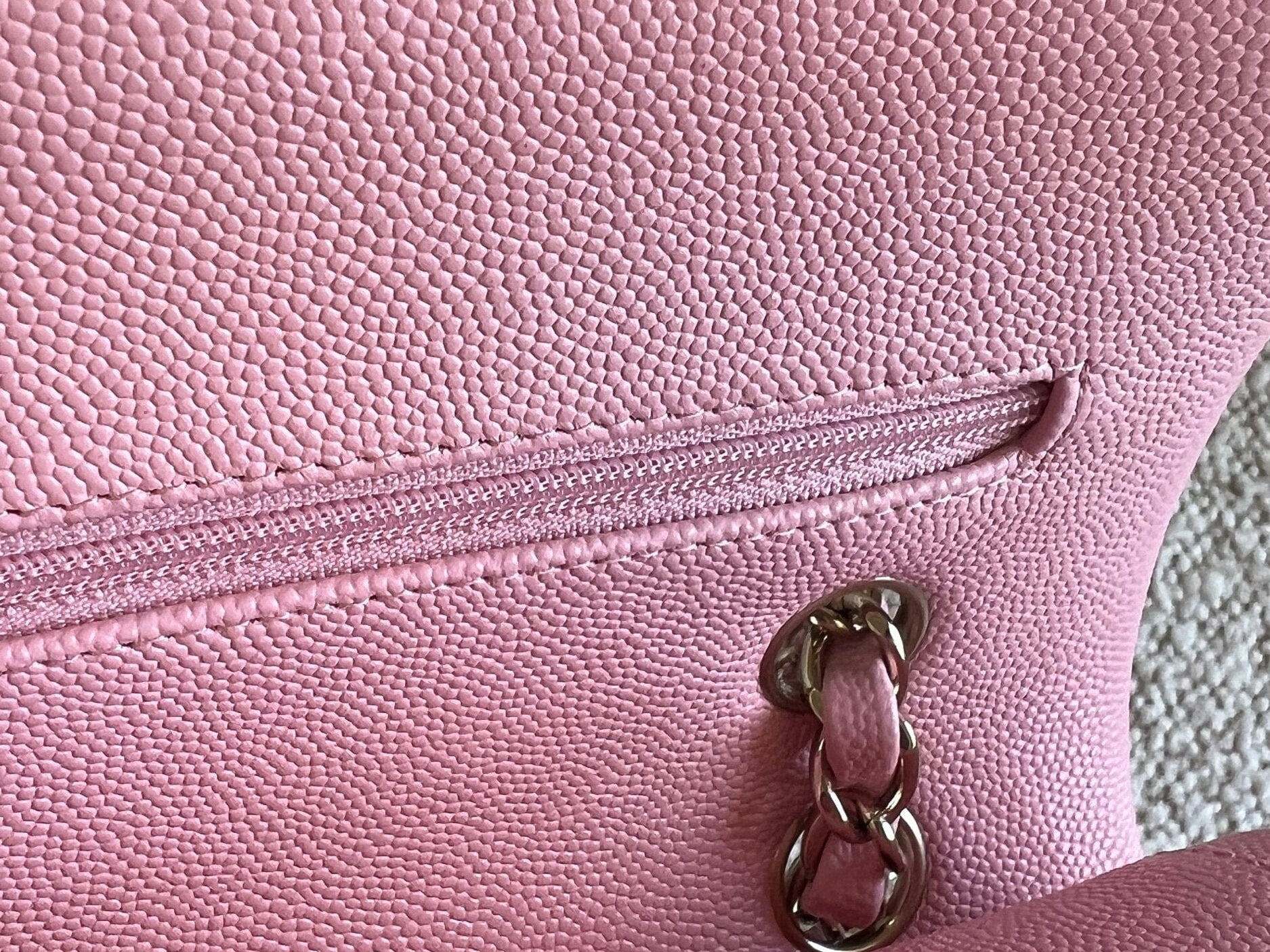 CHANEL Handbag 22C Sakura Pink Caviar Quilted Classic Flap Small LGHW -Knockoff
