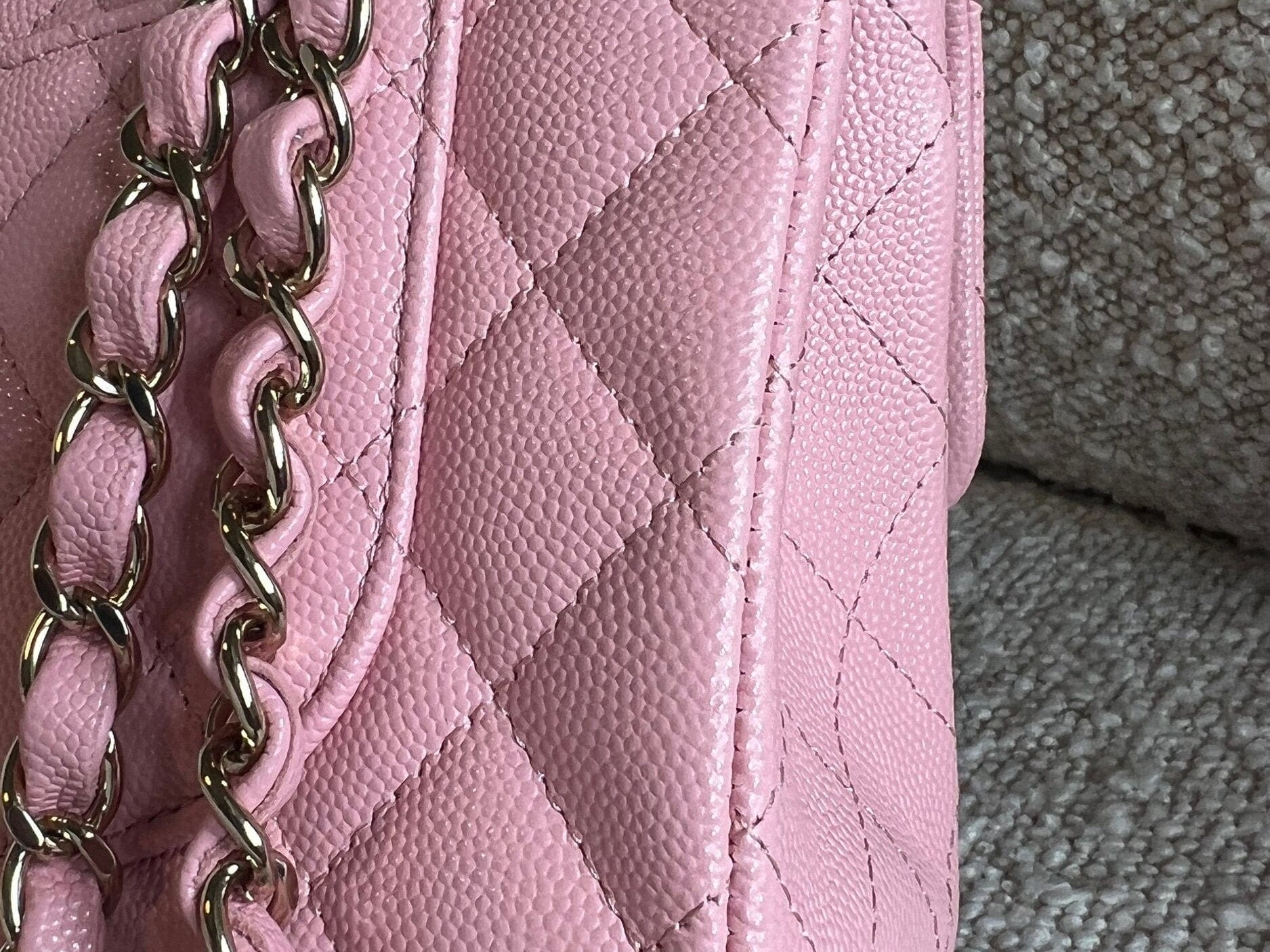 CHANEL Handbag 22C Sakura Pink Caviar Quilted Classic Flap Small LGHW -Knockoff
