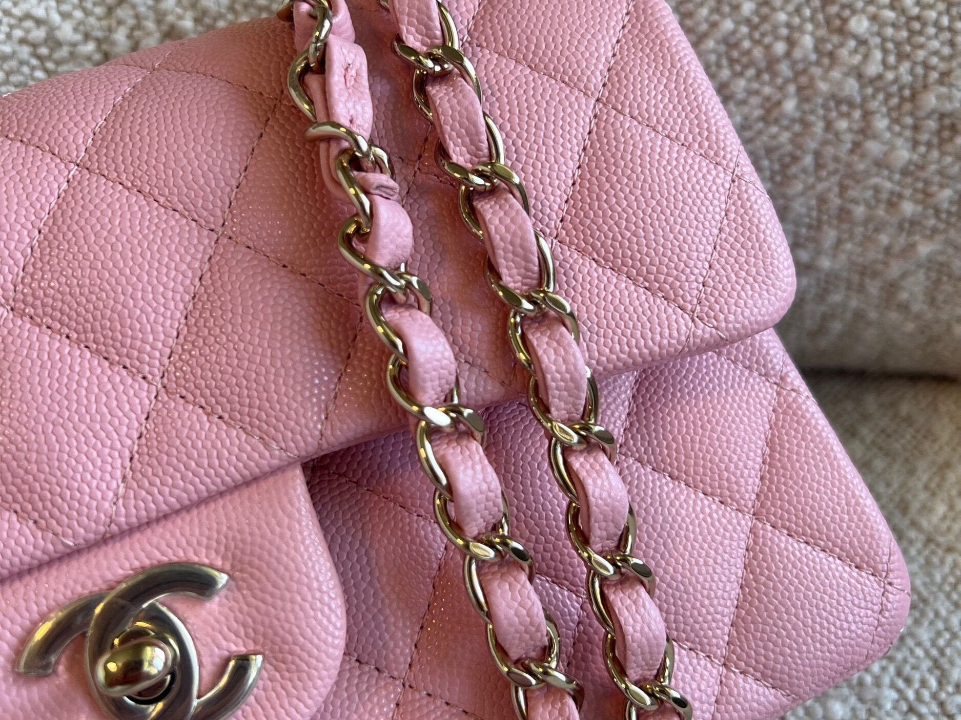 CHANEL Handbag 22C Sakura Pink Caviar Quilted Classic Flap Small LGHW -Knockoff
