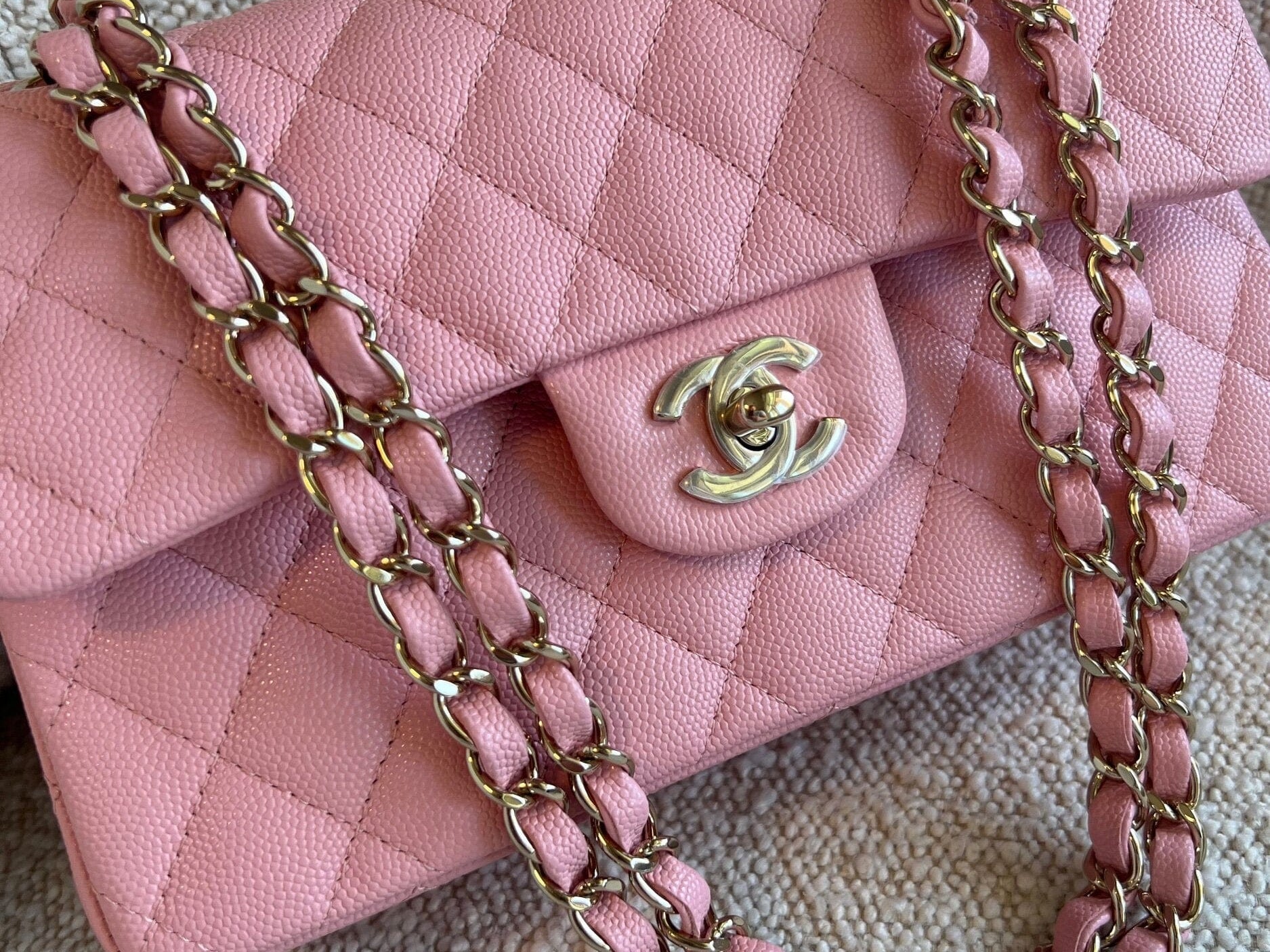 CHANEL Handbag 22C Sakura Pink Caviar Quilted Classic Flap Small LGHW -Knockoff
