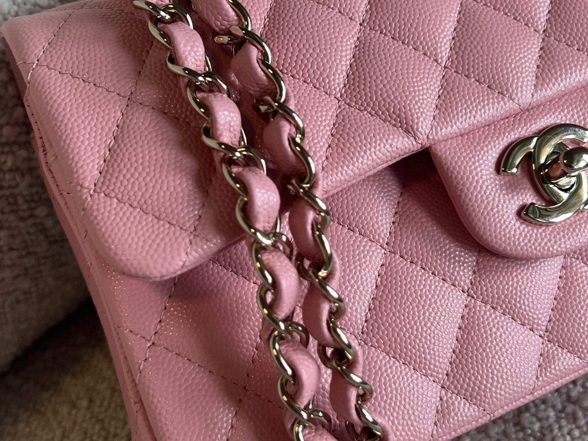 CHANEL Handbag 22C Sakura Pink Caviar Quilted Classic Flap Small LGHW -Knockoff
