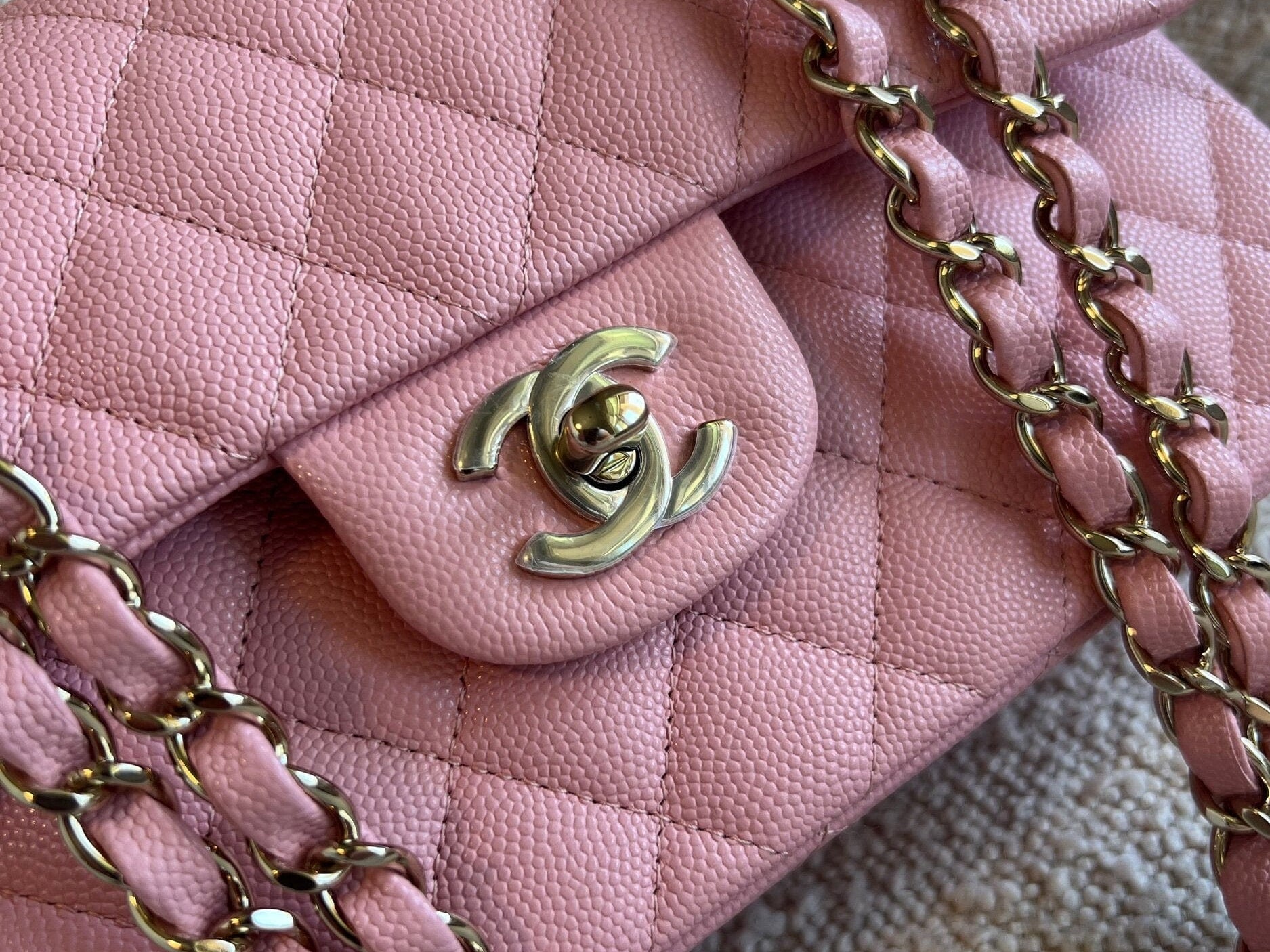 CHANEL Handbag 22C Sakura Pink Caviar Quilted Classic Flap Small LGHW -Knockoff
