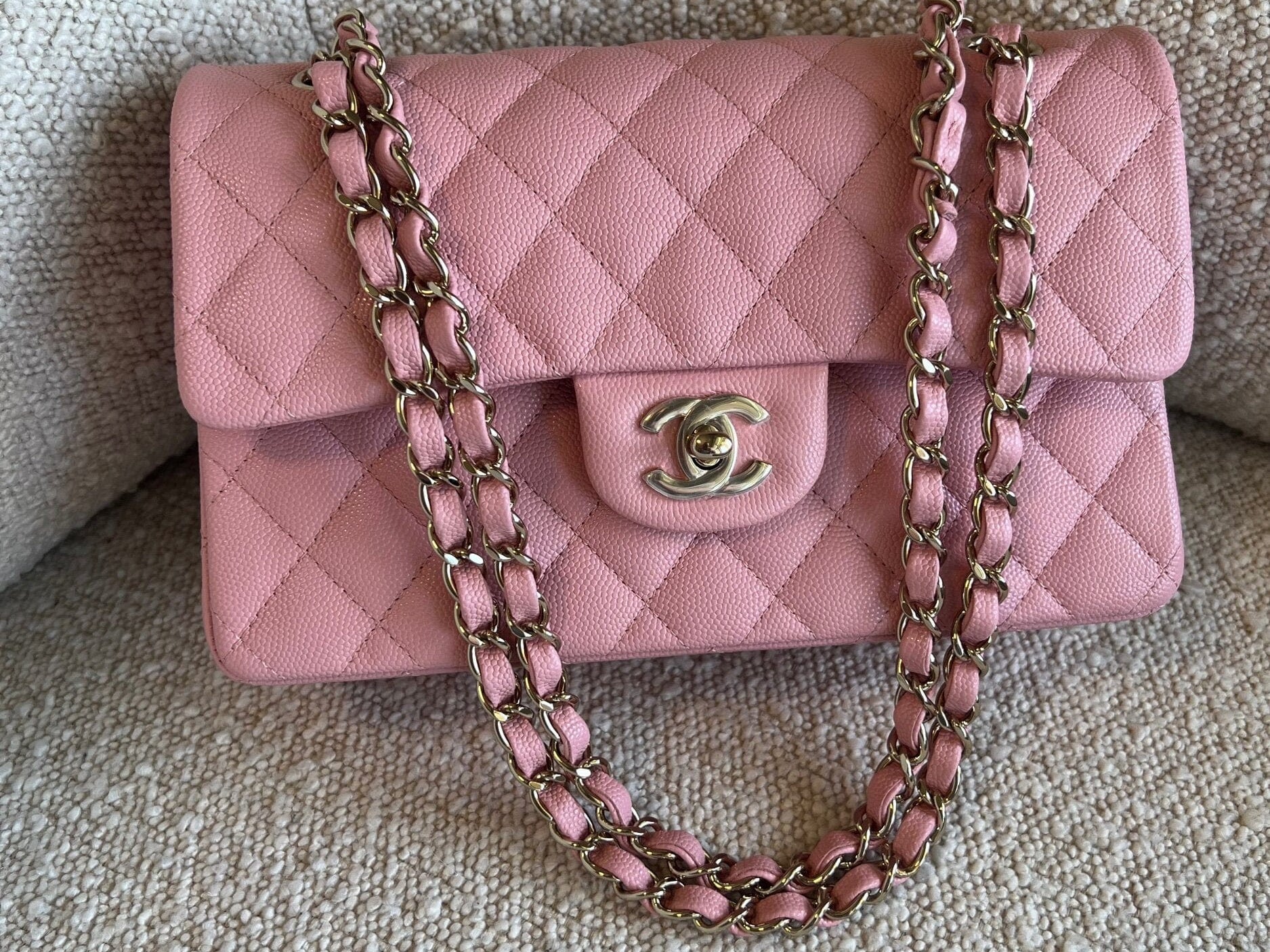 CHANEL Handbag 22C Sakura Pink Caviar Quilted Classic Flap Small LGHW -Knockoff
