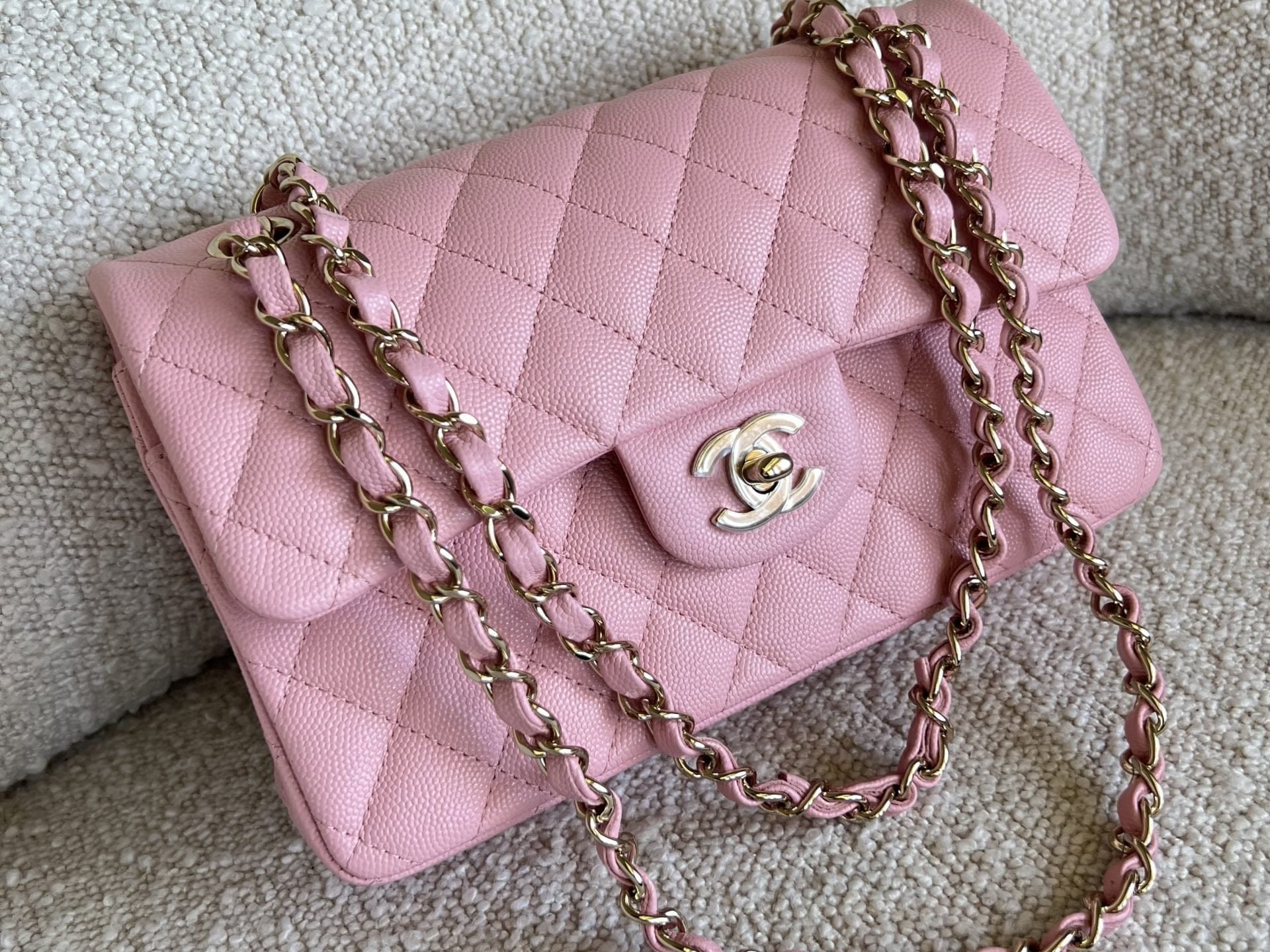 CHANEL Handbag 22C Sakura Pink Caviar Quilted Classic Flap Small LGHW -Knockoff
