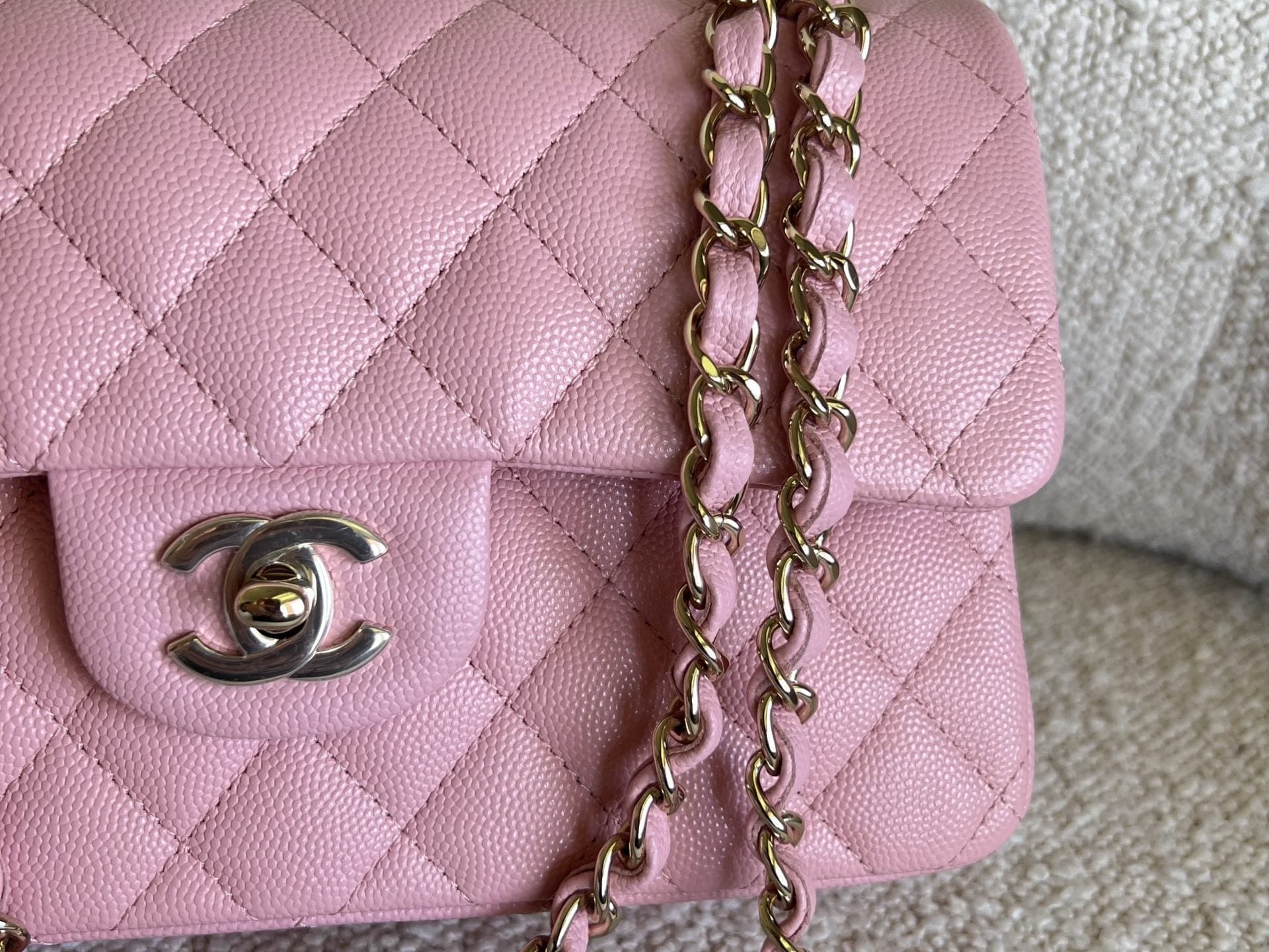 CHANEL Handbag 22C Sakura Pink Caviar Quilted Classic Flap Small LGHW -Knockoff
