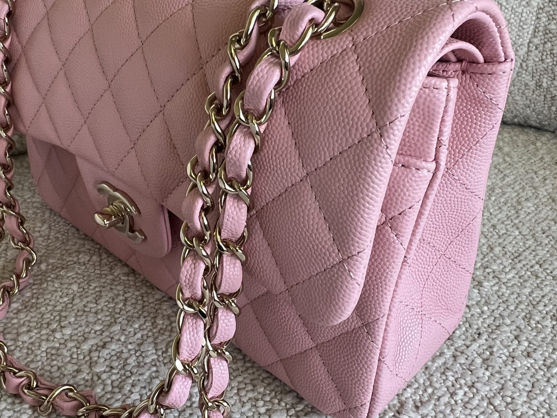 CHANEL Handbag 22C Sakura Pink Caviar Quilted Classic Flap Small LGHW -Knockoff
