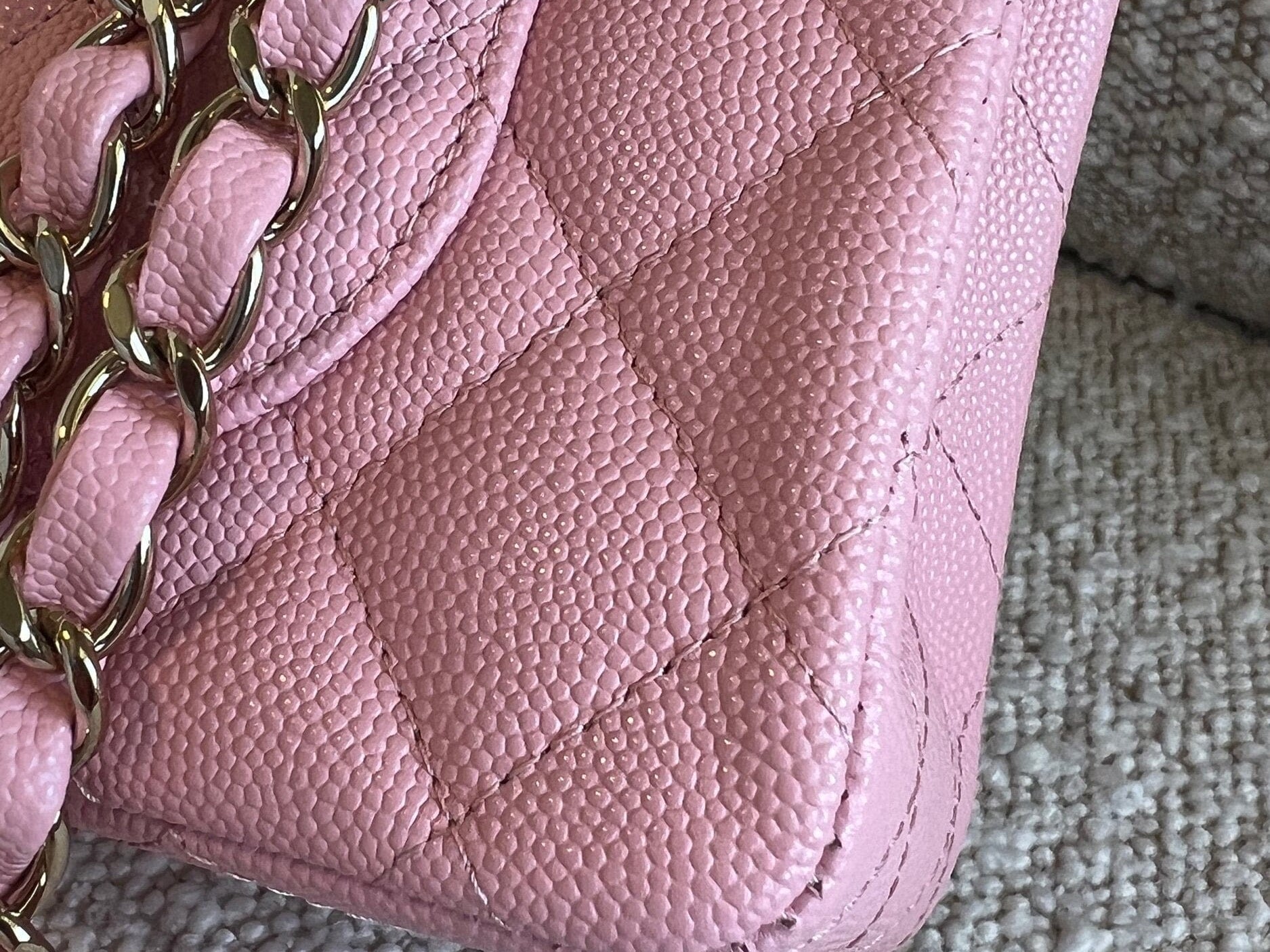 CHANEL Handbag 22C Sakura Pink Caviar Quilted Classic Flap Small LGHW -Knockoff
