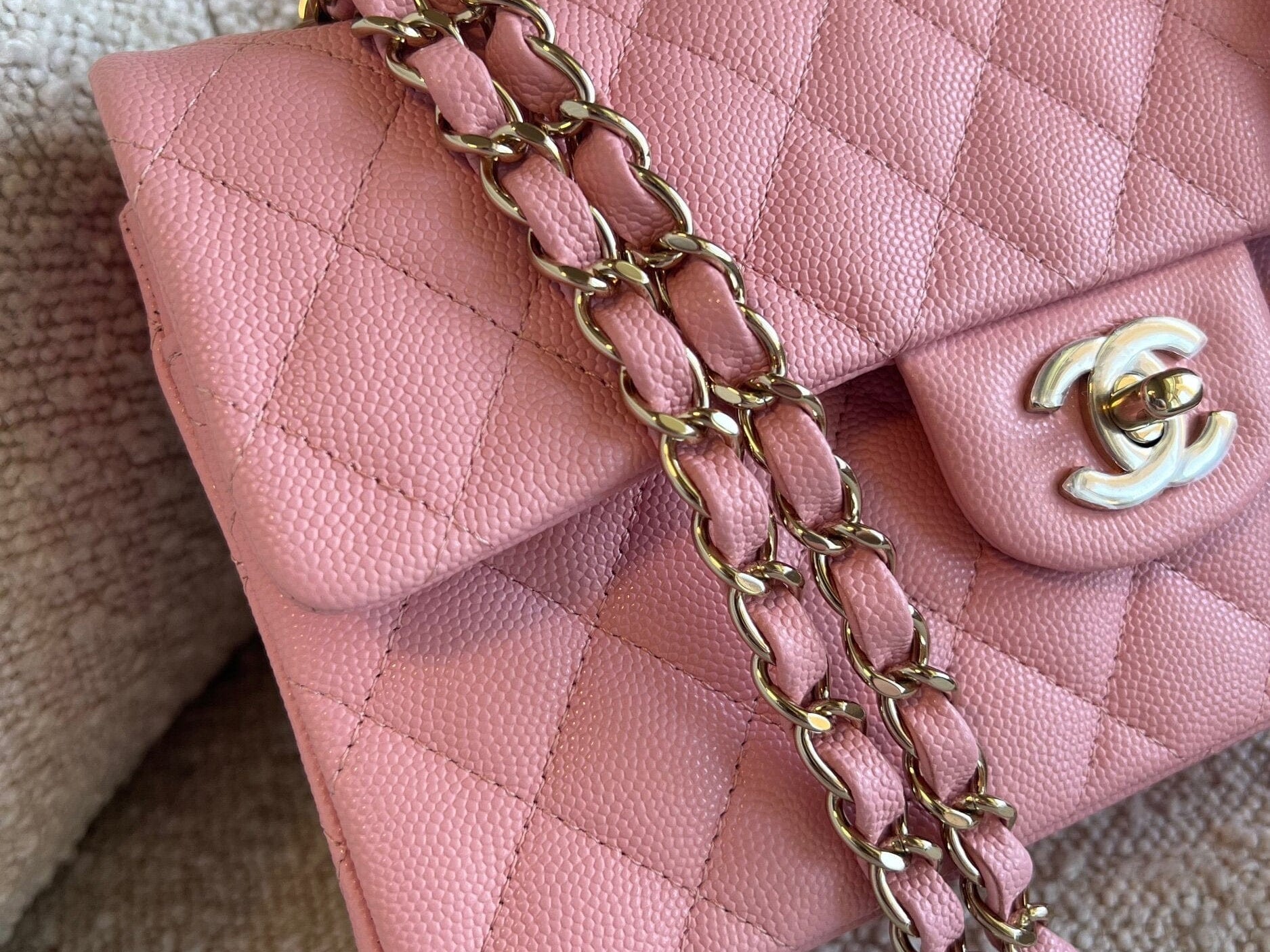 CHANEL Handbag 22C Sakura Pink Caviar Quilted Classic Flap Small LGHW -Knockoff
