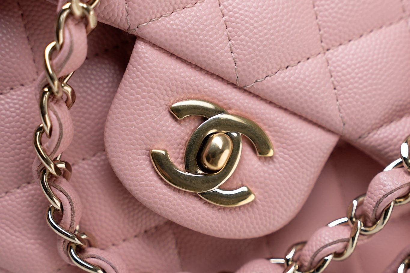 CHANEL Handbag 22C Sakura Pink Small Caviar Quilted Classic Flap Light Gold Hardware -Knockoff
