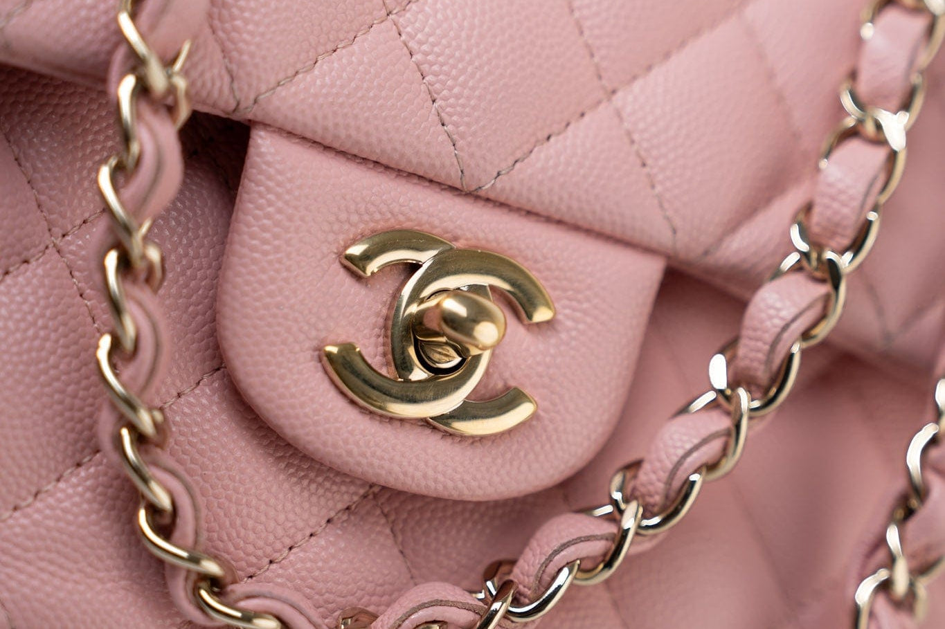 CHANEL Handbag 22C Sakura Pink Small Caviar Quilted Classic Flap Light Gold Hardware -Knockoff
