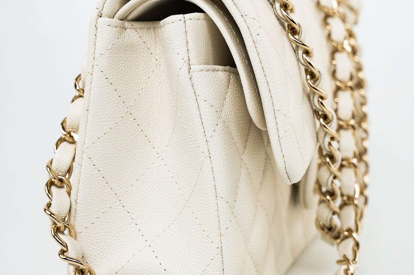 CHANEL Handbag 22C White Caviar Quilted Classic Flap Small Light Gold Hardware -Knockoff
